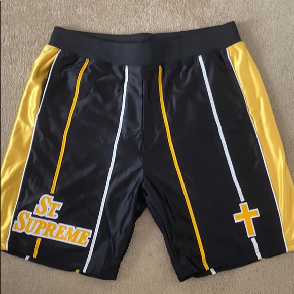 St supreme shorts size large $200 - Picture 1 of 1